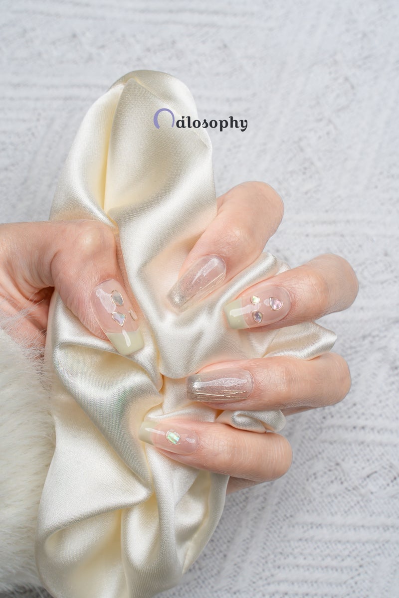 Nailosophy أظافر جل مضغوطة يدوية الصنع بلون الفستق الأخضر فرنسي مع قواقع | شكل كوفين - Image 4